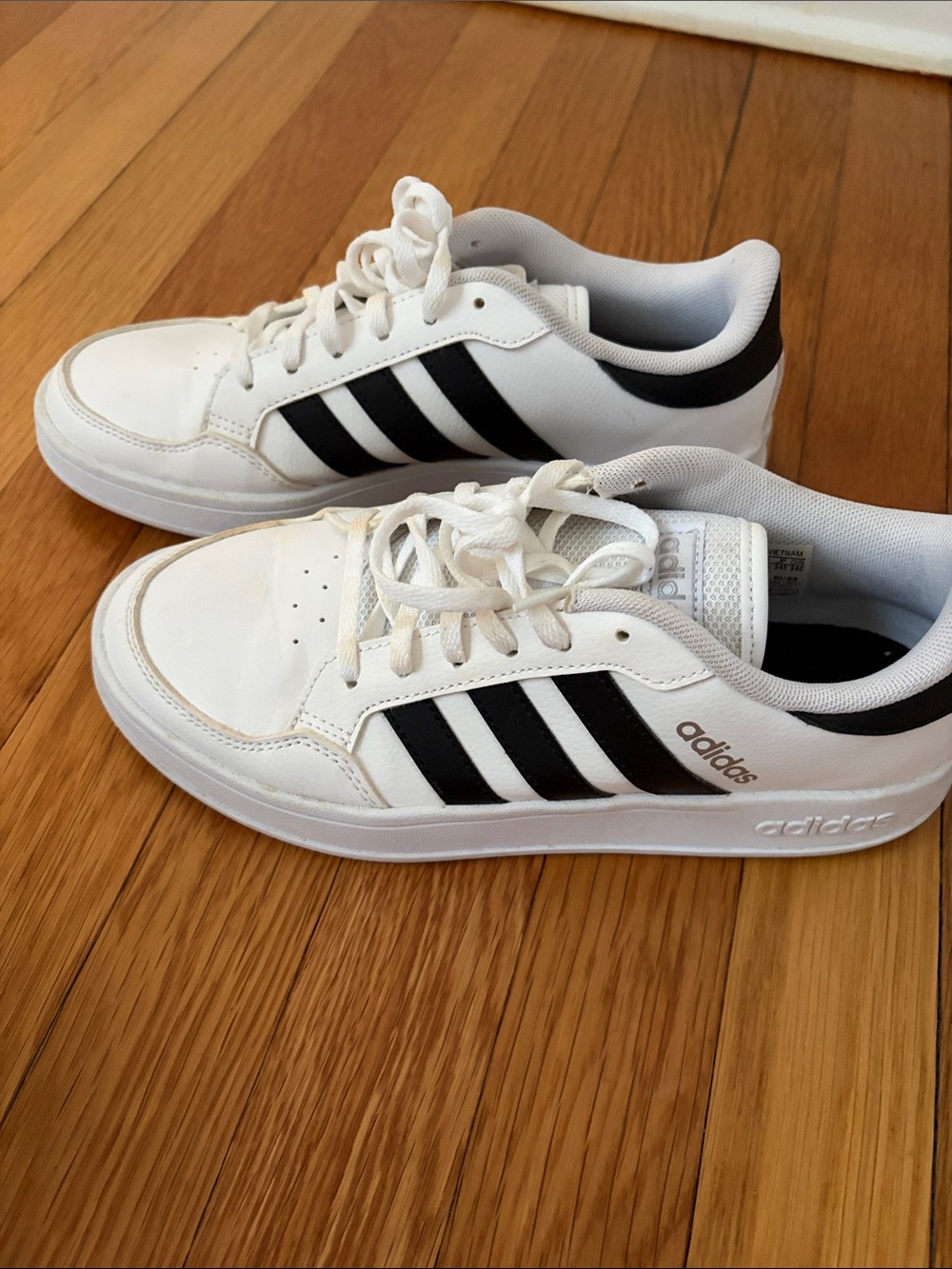 adidas women’s White and Black Low-Top Sneakers - Picture 2 of 7